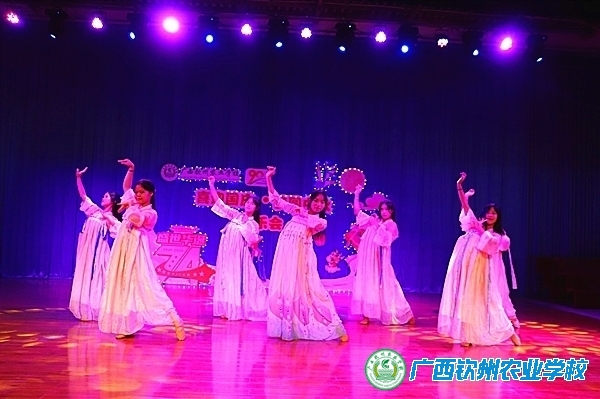 团委举办“喜迎国庆 梦圆中秋”音乐会