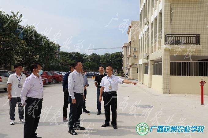 自治区农业农村厅李如平总农艺师到我校开展工作调研