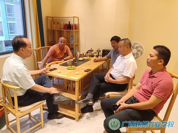 校庆前夕伍国樑校长带队拜访优秀校友