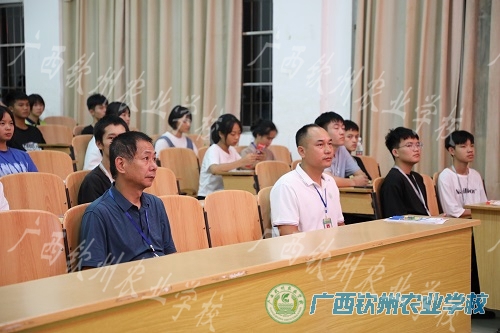 拒乘“黑车” 平安出行 ————钦州市交通运输综合行政执法支队进校园主题宣传教育活动