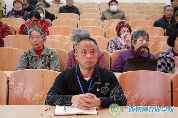 学校召开2021年年末离退休人员会议