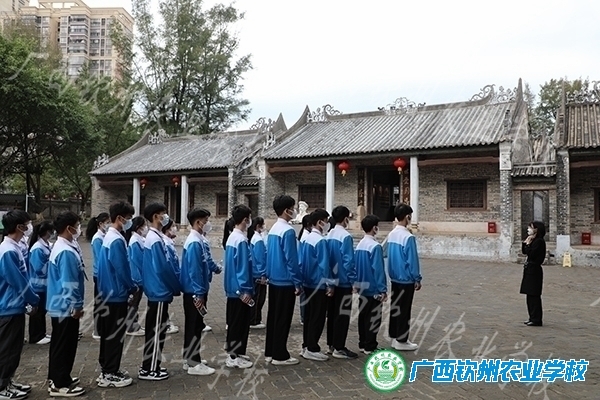 “学习贯彻党的二十大精神　缅怀先烈承壮志　踔厉奋发新征程”  ——团委组织团委干部和青年志愿者协会成员开展主题团日活动