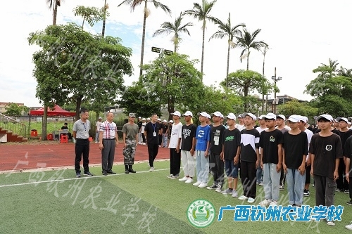 军训系列报道五：情系军训场 关怀暖人心 ——我校学校领导看望2022级军训学生