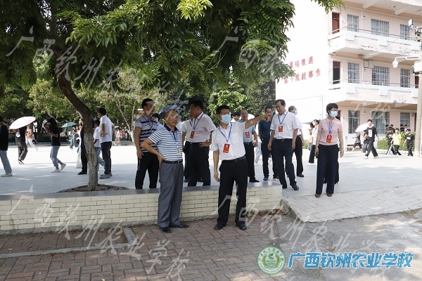 钦州市政协副主席陈正理携政协委员考察团一行莅临我校视察指导工作