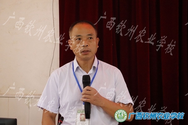 我校召开2022年秋季学期中层以上干部会议