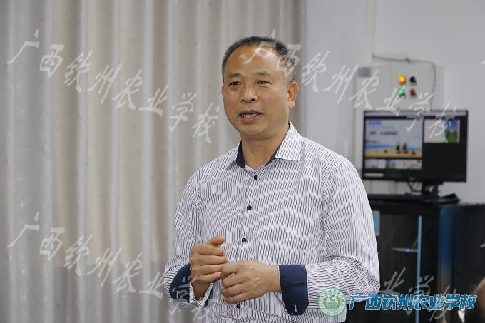 贵港市港北区教育局组织港北区中学校领导到我校参观交流
