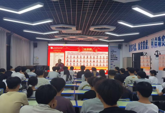 理工教学部召开学生代表座谈会
