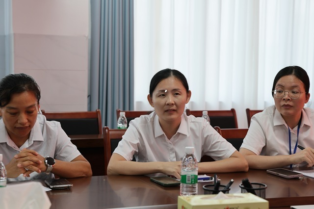 凝心聚力育桃李 温情座谈暖人心 ——我校召开第42个教师节教师代表座谈会暨慰问会