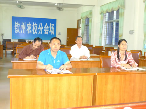 我校参加2013年全区教育系统“美丽广西•清洁乡村”活动启动
