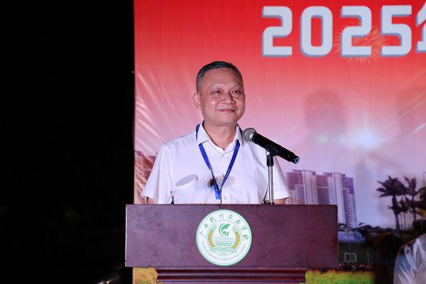 总结奋进促成长 表彰励行向未来—— 我校召开2025年秋季学期学生工作总结表彰大会